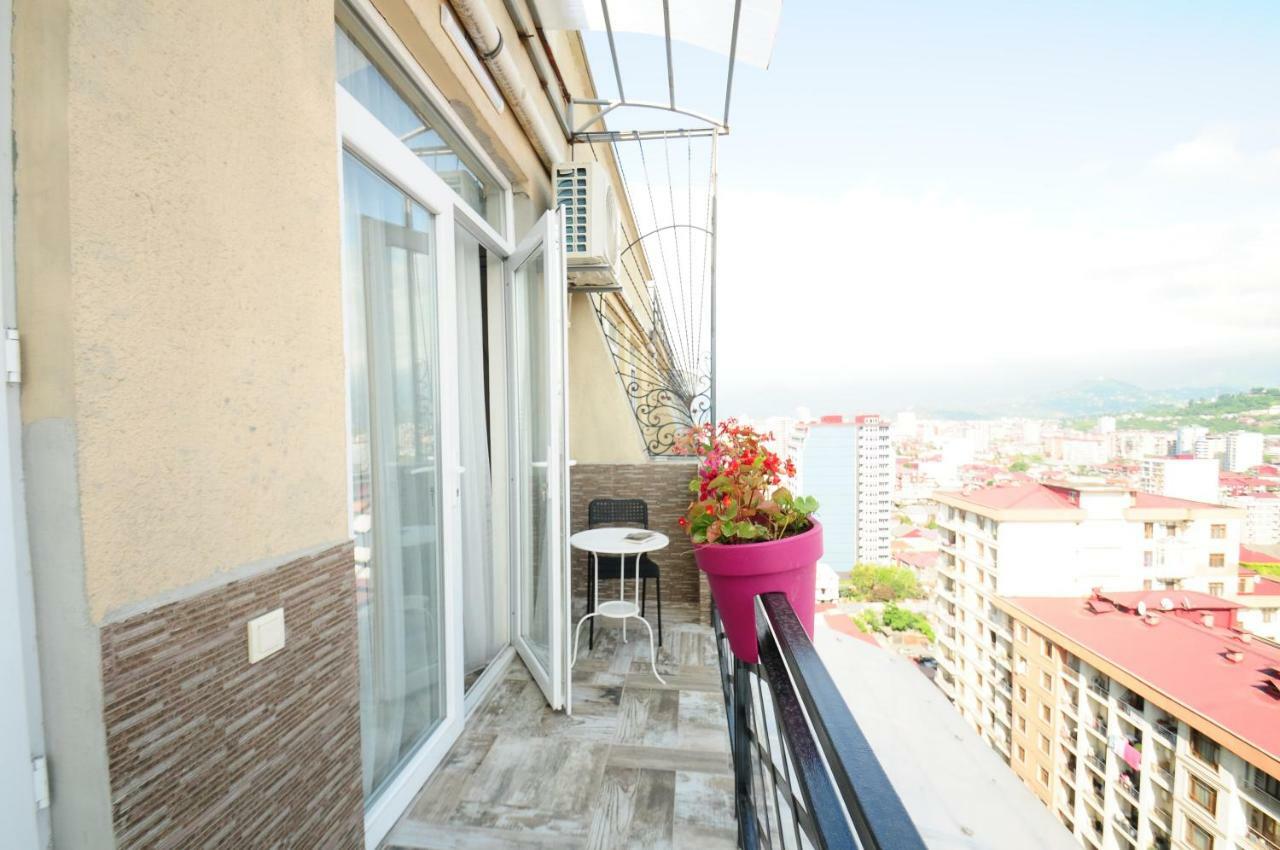 Apartments With A View Of The Trinity Holy Batumi Eksteriør bilde